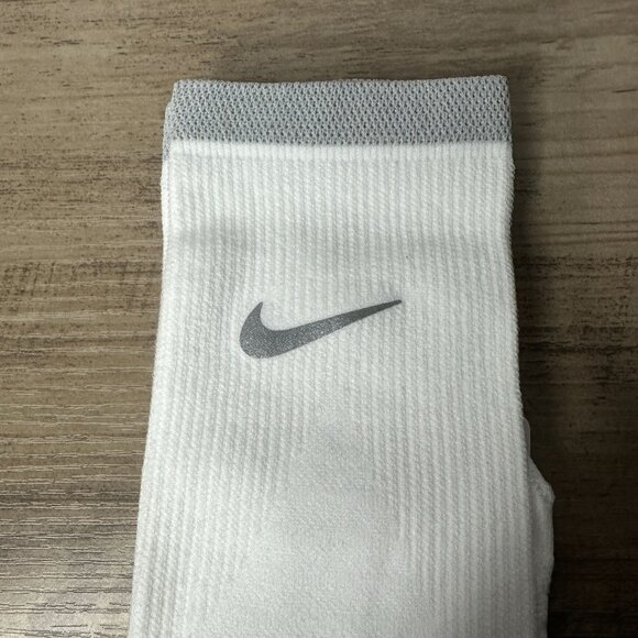 NWT Nike Unisex Spark Dri-FIT Running Crew Socks White Size Medium (DA3584-100) - Picture 3 of 8